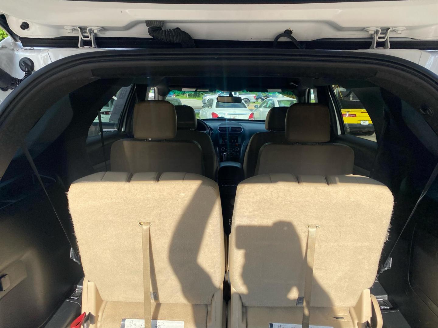 2016 WHITE FORD EXPLORER XLT (1FM5K8D88GG) with an 3.5L engine, Automatic transmission, located at 908 SE 14th Street, Des Moines, IA, 50317, (515) 281-0330, 41.580303, -93.597046 - Photo#12