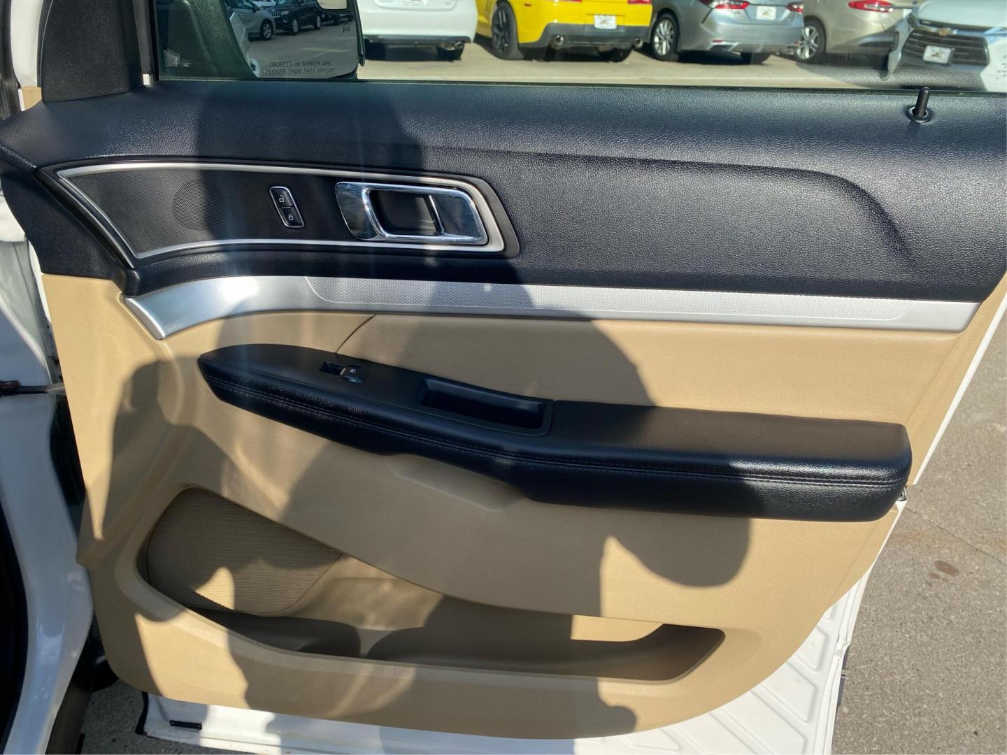 2016 WHITE FORD EXPLORER XLT (1FM5K8D88GG) with an 3.5L engine, Automatic transmission, located at 908 SE 14th Street, Des Moines, IA, 50317, (515) 281-0330, 41.580303, -93.597046 - Photo#20