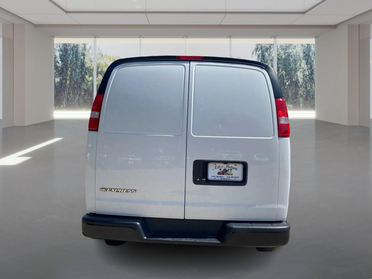 2020 WHITE CHEVROLET EXPRESS G2500 (1GCWGBFP8L1) with an 4.3L engine, Automatic transmission, located at 908 SE 14th Street, Des Moines, IA, 50317, (515) 281-0330, 41.580303, -93.597046- Photo#3