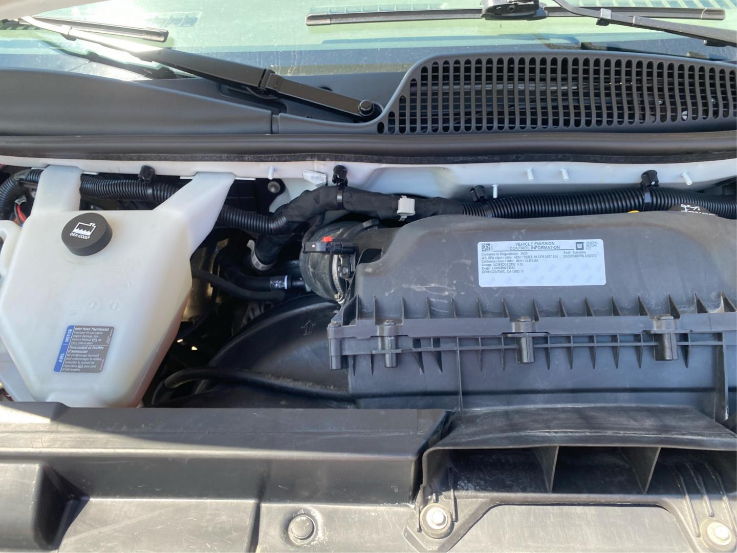 2020 WHITE CHEVROLET EXPRESS G2500 (1GCWGBFP8L1) with an 4.3L engine, Automatic transmission, located at 908 SE 14th Street, Des Moines, IA, 50317, (515) 281-0330, 41.580303, -93.597046- Photo#9