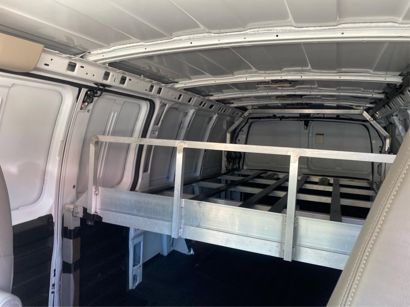 2020 WHITE CHEVROLET EXPRESS G2500 (1GCWGBFP8L1) with an 4.3L engine, Automatic transmission, located at 908 SE 14th Street, Des Moines, IA, 50317, (515) 281-0330, 41.580303, -93.597046- Photo#12