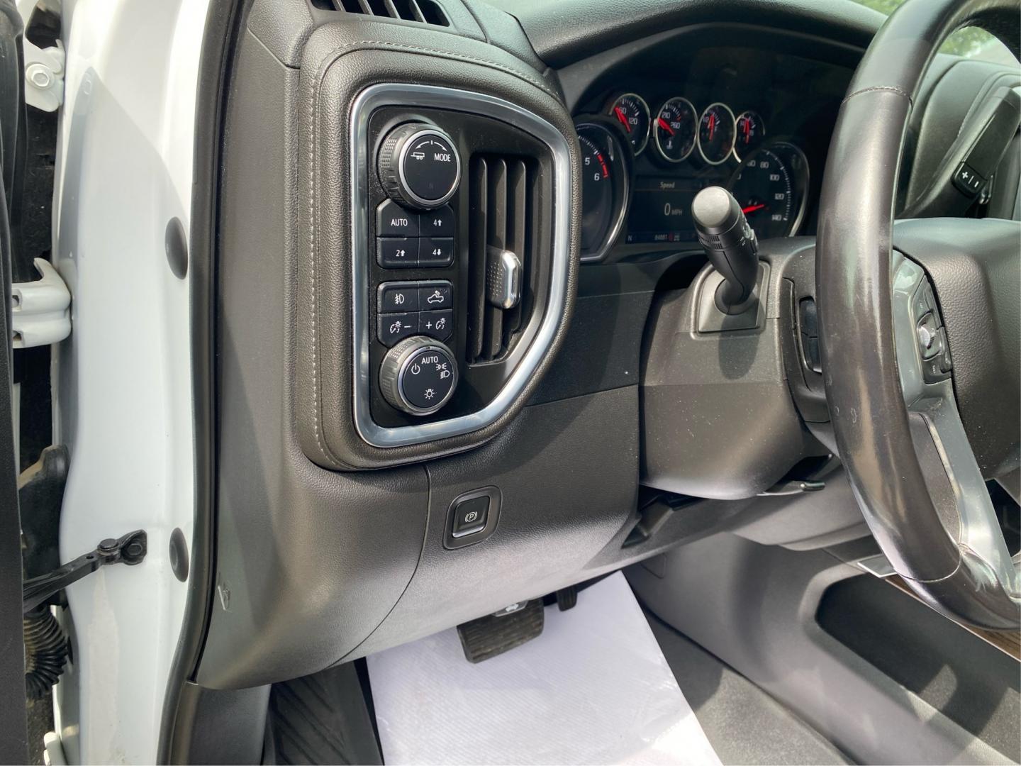 2022 WHITE CHEVROLET SILVERADO LTD 1 LT TRAIL BOSS (3GCUYFETXNG) with an 3.0L engine, Automatic transmission, located at 908 SE 14th Street, Des Moines, IA, 50317, (515) 281-0330, 41.580303, -93.597046- Photo#16