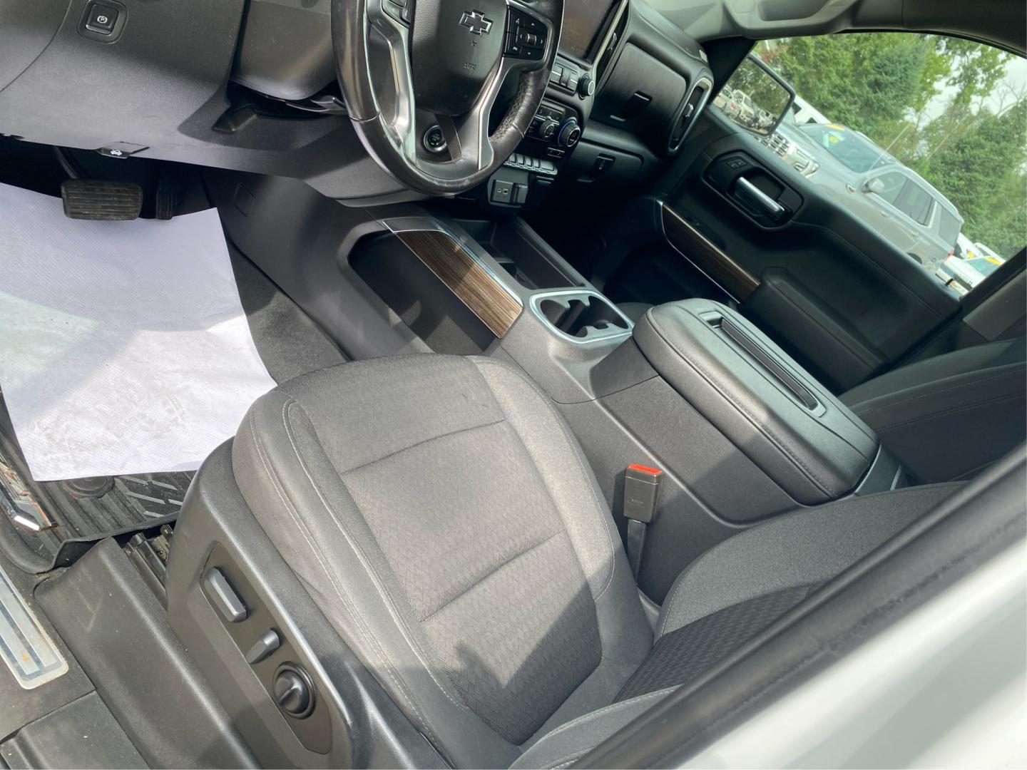 2022 WHITE CHEVROLET SILVERADO LTD 1 LT TRAIL BOSS (3GCUYFETXNG) with an 3.0L engine, Automatic transmission, located at 908 SE 14th Street, Des Moines, IA, 50317, (515) 281-0330, 41.580303, -93.597046- Photo#17