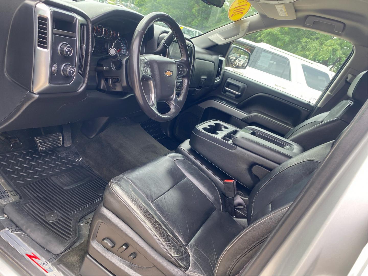 2017 SILVER CHEVROLET SILVERADO 1500 LT (3GCUKREC9HG) with an 5.3L engine, Automatic transmission, located at 908 SE 14th Street, Des Moines, IA, 50317, (515) 281-0330, 41.580303, -93.597046- Photo#8