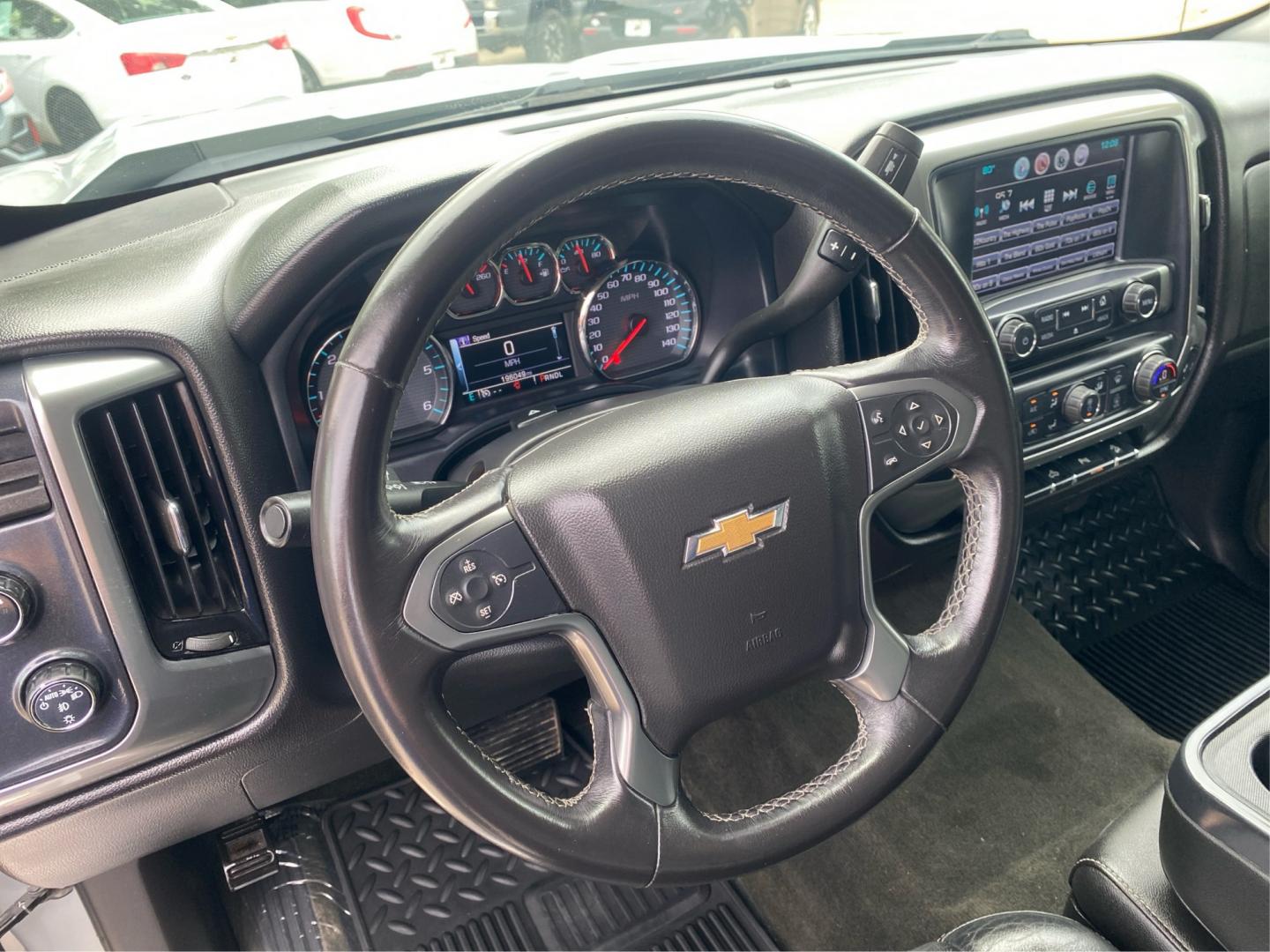 2017 SILVER CHEVROLET SILVERADO 1500 LT (3GCUKREC9HG) with an 5.3L engine, Automatic transmission, located at 908 SE 14th Street, Des Moines, IA, 50317, (515) 281-0330, 41.580303, -93.597046- Photo#15