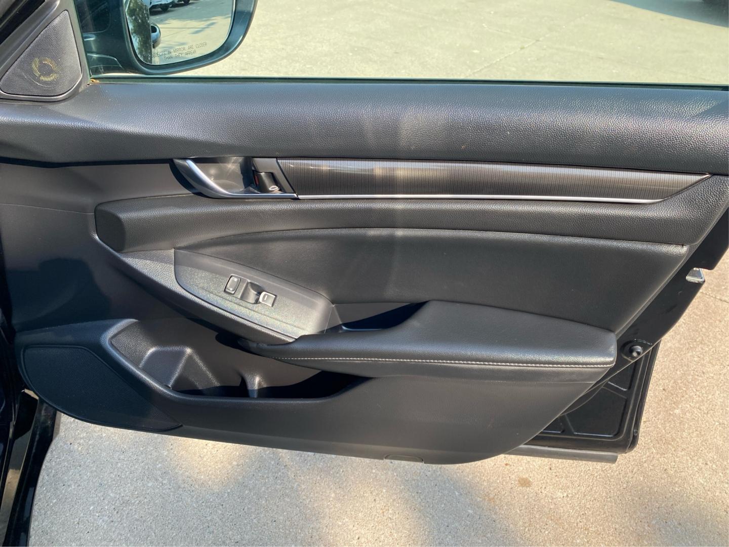 2022 BLACK HONDA ACCORD SPORT (1HGCV1F31NA) with an 1.5L engine, Automatic transmission, located at 908 SE 14th Street, Des Moines, IA, 50317, (515) 281-0330, 41.580303, -93.597046- Photo#20