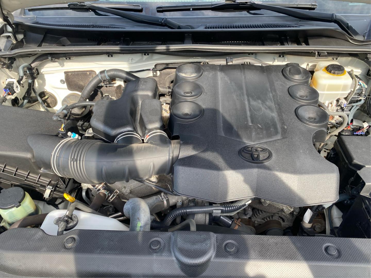 2016 WHITE TOYOTA 4RUNNER LIMITED (JTEBU5JR6G5) with an 4.0L engine, Automatic transmission, located at 908 SE 14th Street, Des Moines, IA, 50317, (515) 281-0330, 41.580303, -93.597046- Photo#10