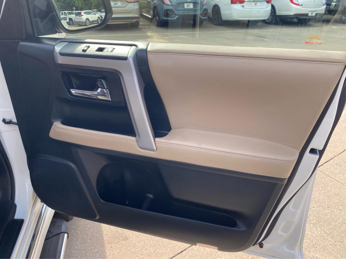 2016 WHITE TOYOTA 4RUNNER LIMITED (JTEBU5JR6G5) with an 4.0L engine, Automatic transmission, located at 908 SE 14th Street, Des Moines, IA, 50317, (515) 281-0330, 41.580303, -93.597046- Photo#19