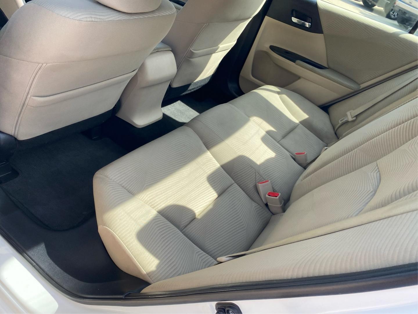 2017 WHITE HONDA ACCORD LX (1HGCR2F31HA) with an 2.4L engine, Continuously Variable transmission, located at 908 SE 14th Street, Des Moines, IA, 50317, (515) 281-0330, 41.580303, -93.597046- Photo#9