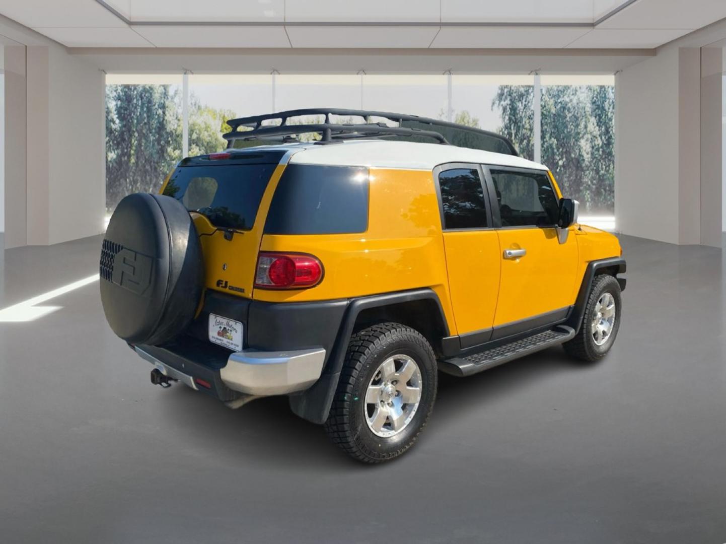 2007 YELLOW TOYOTA FJ CRUISER (JTEBU11F070) with an 4.0L engine, Automatic transmission, located at 908 SE 14th Street, Des Moines, IA, 50317, (515) 281-0330, 41.580303, -93.597046- Photo#2