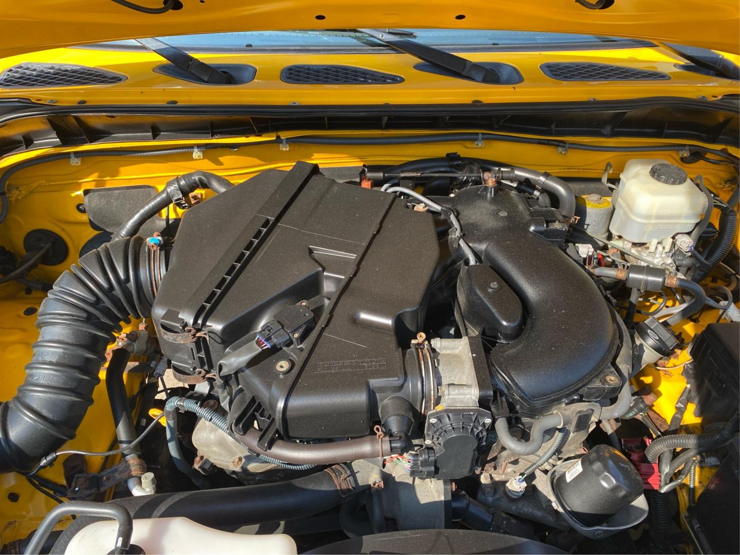 2007 YELLOW TOYOTA FJ CRUISER (JTEBU11F070) with an 4.0L engine, Automatic transmission, located at 908 SE 14th Street, Des Moines, IA, 50317, (515) 281-0330, 41.580303, -93.597046- Photo#10