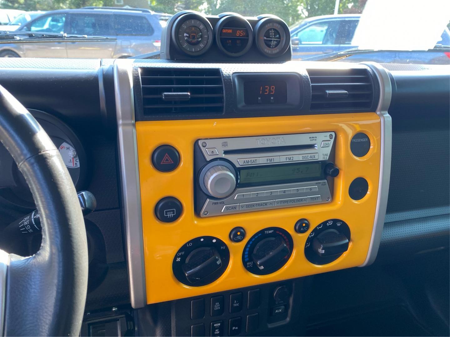 2007 YELLOW TOYOTA FJ CRUISER (JTEBU11F070) with an 4.0L engine, Automatic transmission, located at 908 SE 14th Street, Des Moines, IA, 50317, (515) 281-0330, 41.580303, -93.597046- Photo#13