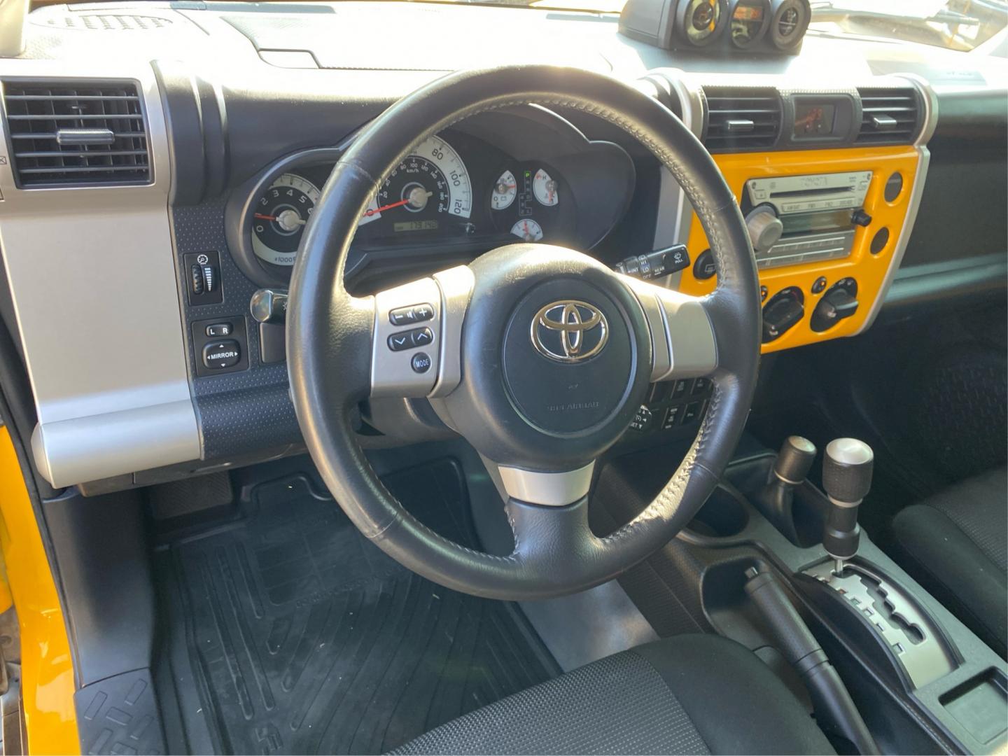 2007 YELLOW TOYOTA FJ CRUISER (JTEBU11F070) with an 4.0L engine, Automatic transmission, located at 908 SE 14th Street, Des Moines, IA, 50317, (515) 281-0330, 41.580303, -93.597046- Photo#16