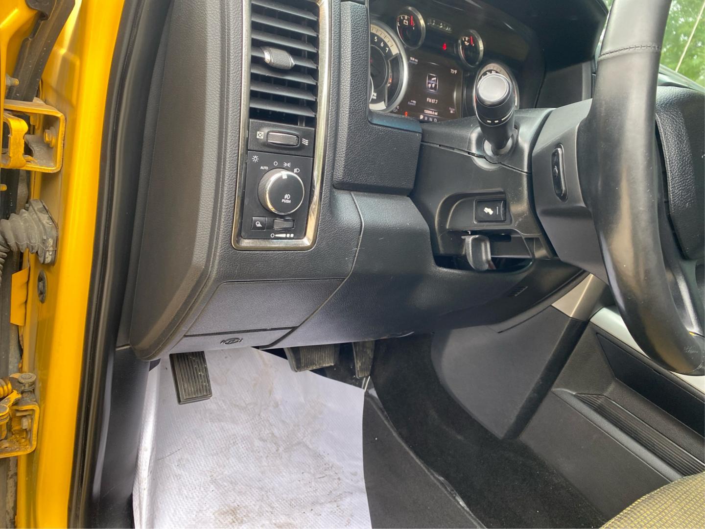 2016 YELLOW RAM 1500 SPORT (1C6RR7MT7GS) with an 5.7L engine, Automatic transmission, located at 908 SE 14th Street, Des Moines, IA, 50317, (515) 281-0330, 41.580303, -93.597046- Photo#16
