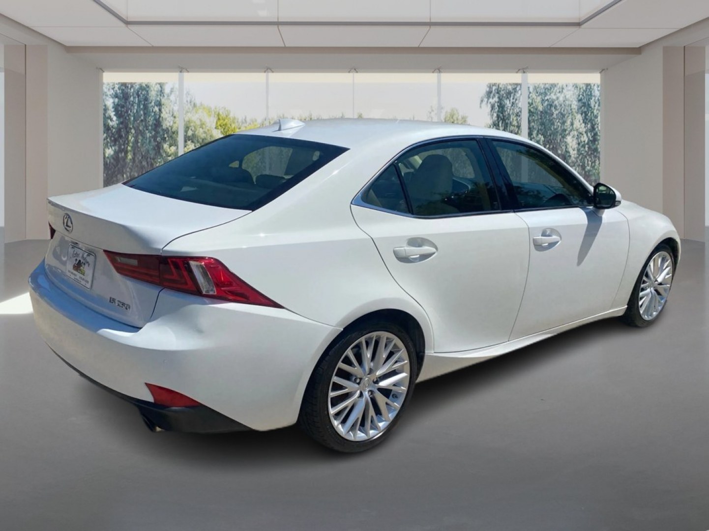2014 WHITE LEXUS IS 250 (JTHBF1D27E5) with an 2.5L engine, Automatic transmission, located at 908 SE 14th Street, Des Moines, IA, 50317, (515) 281-0330, 41.580303, -93.597046- Photo#2