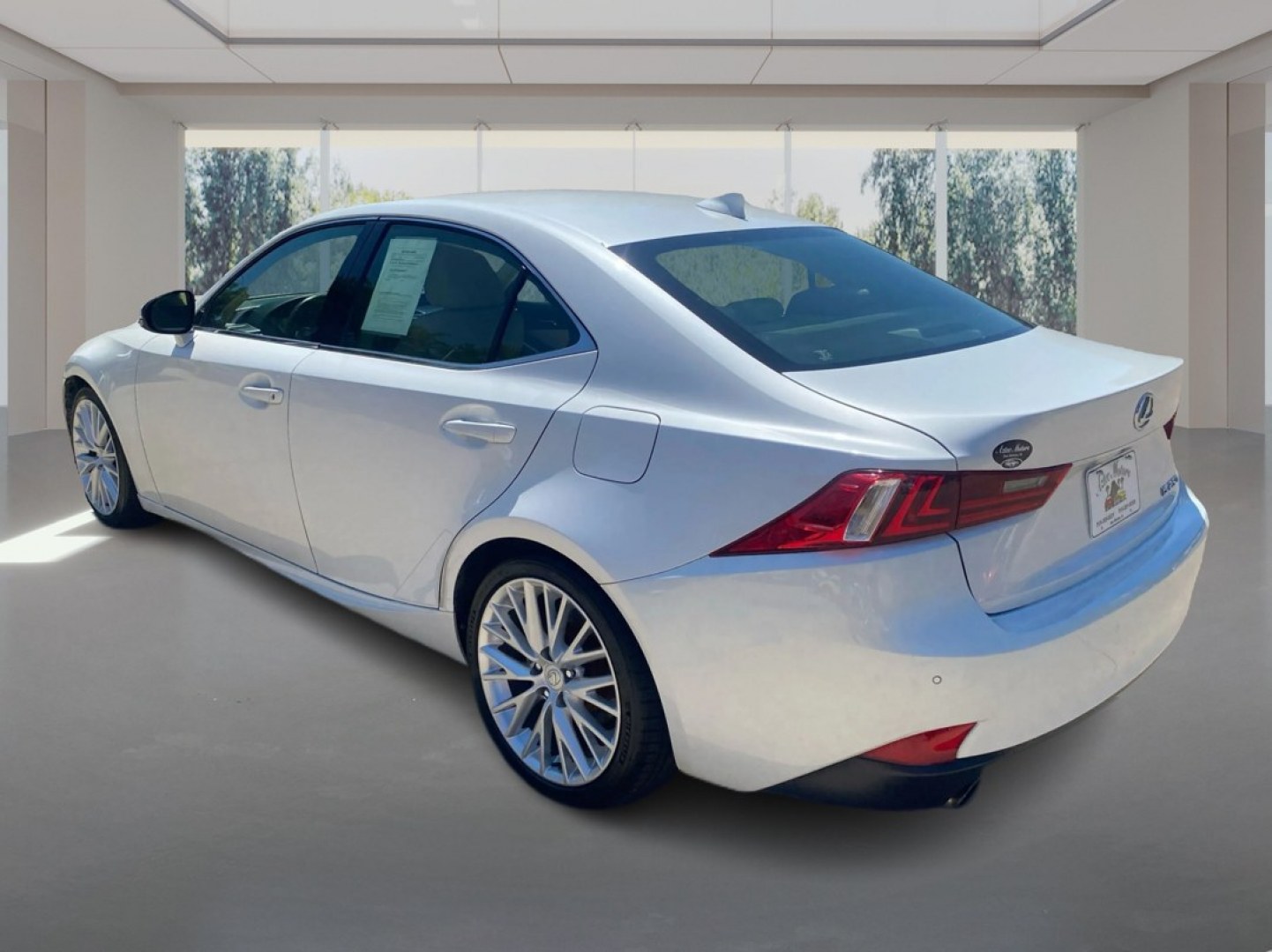 2014 WHITE LEXUS IS 250 (JTHBF1D27E5) with an 2.5L engine, Automatic transmission, located at 908 SE 14th Street, Des Moines, IA, 50317, (515) 281-0330, 41.580303, -93.597046- Photo#4
