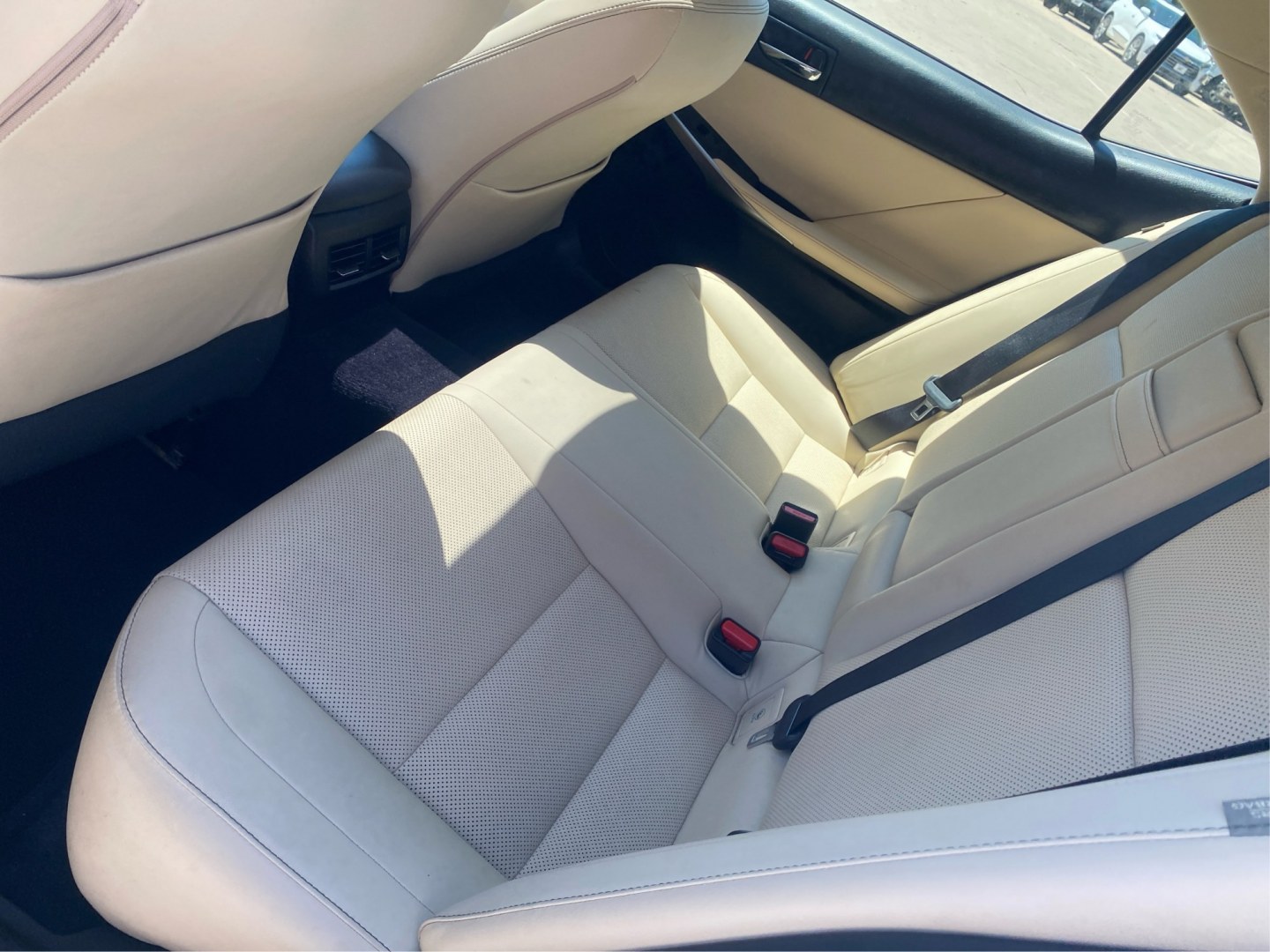 2014 WHITE LEXUS IS 250 (JTHBF1D27E5) with an 2.5L engine, Automatic transmission, located at 908 SE 14th Street, Des Moines, IA, 50317, (515) 281-0330, 41.580303, -93.597046- Photo#9