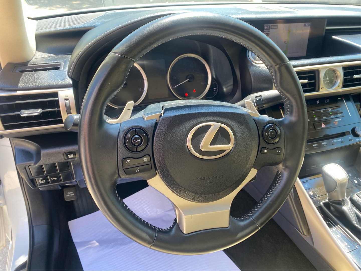 2014 WHITE LEXUS IS 250 (JTHBF1D27E5) with an 2.5L engine, Automatic transmission, located at 908 SE 14th Street, Des Moines, IA, 50317, (515) 281-0330, 41.580303, -93.597046- Photo#16