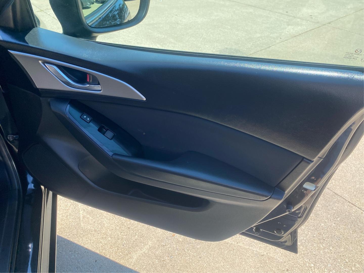 2017 BLACK MAZDA 3 SPORT (3MZBN1U71HM) with an 2.0L engine, Automatic transmission, located at 908 SE 14th Street, Des Moines, IA, 50317, (515) 281-0330, 41.580303, -93.597046- Photo#20