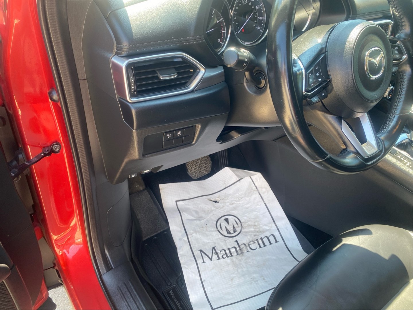 2018 MAROON MAZDA CX-5 TOURING (JM3KFBCMXJ0) with an 2.5L engine, Automatic transmission, located at 908 SE 14th Street, Des Moines, IA, 50317, (515) 281-0330, 41.580303, -93.597046- Photo#17