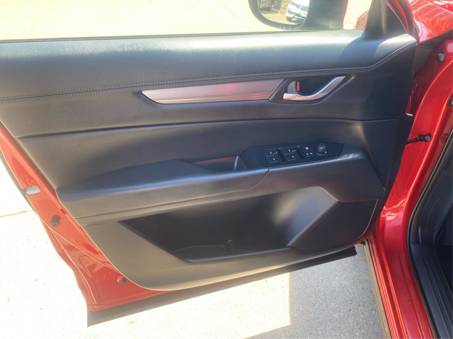 2018 MAROON MAZDA CX-5 TOURING (JM3KFBCMXJ0) with an 2.5L engine, Automatic transmission, located at 908 SE 14th Street, Des Moines, IA, 50317, (515) 281-0330, 41.580303, -93.597046- Photo#19