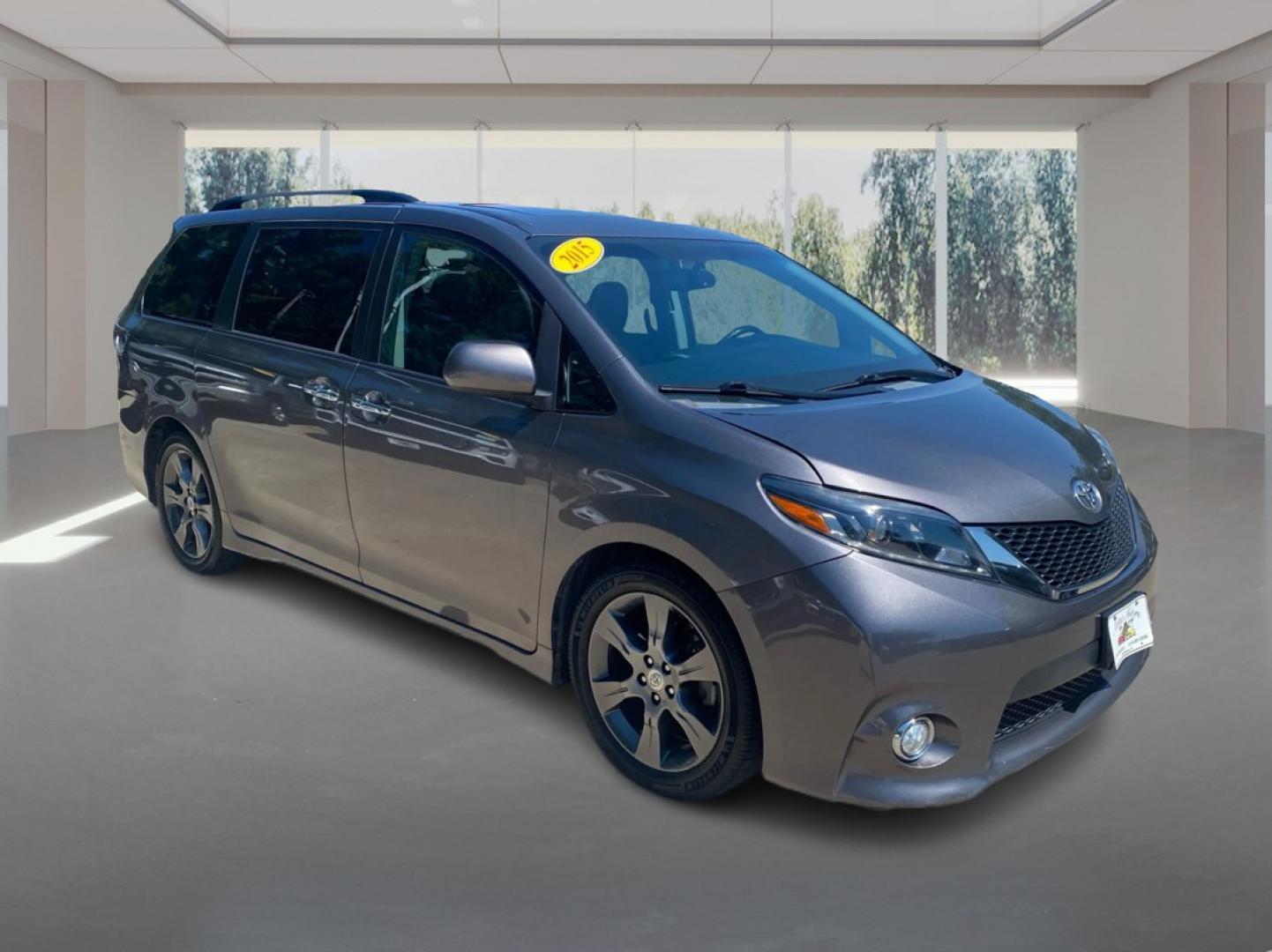 2015 GRAY TOYOTA SIENNA SPORT (5TDXK3DC0FS) with an 3.5L engine, Automatic transmission, located at 908 SE 14th Street, Des Moines, IA, 50317, (515) 281-0330, 41.580303, -93.597046- Photo#0
