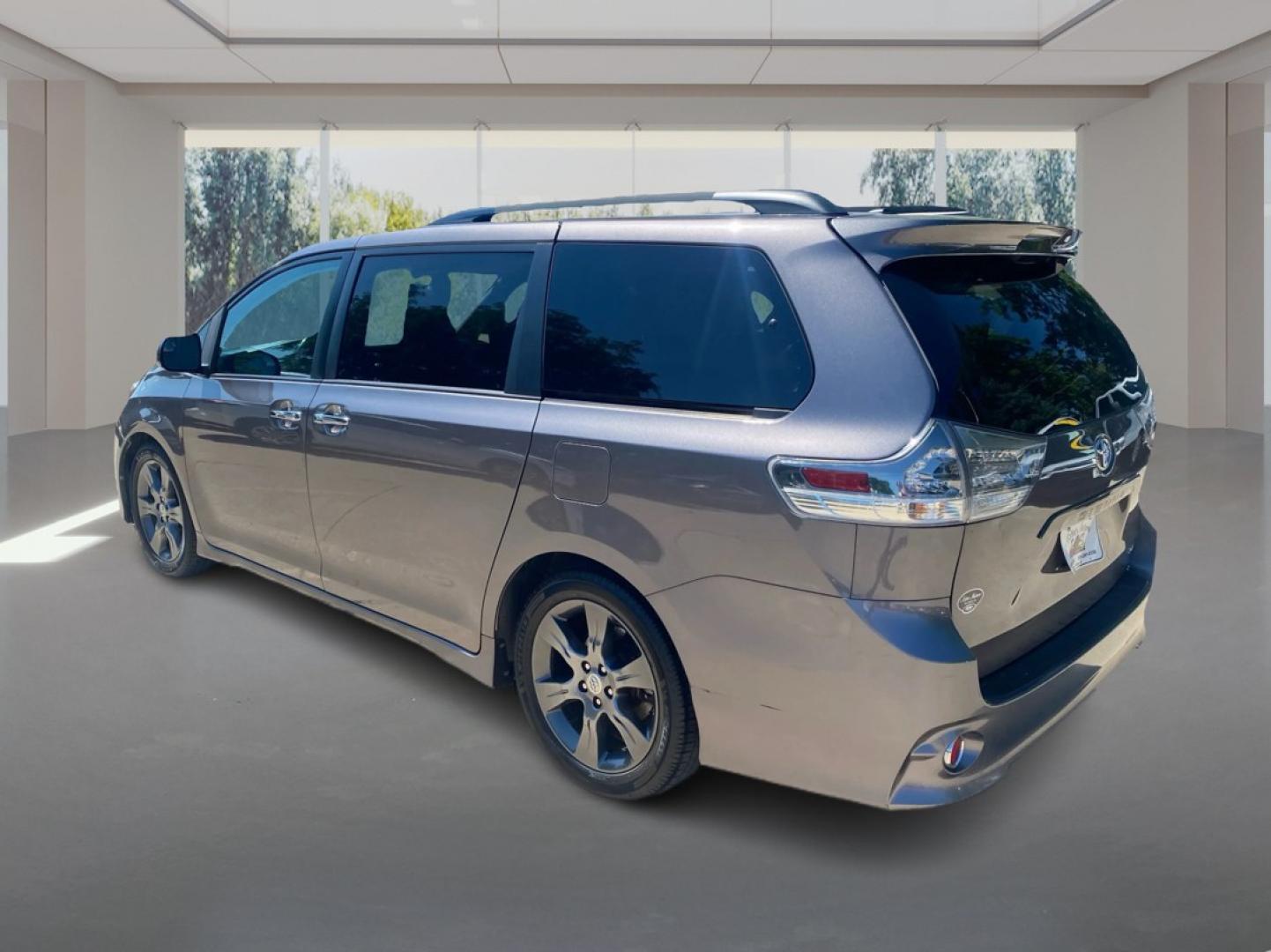 2015 GRAY TOYOTA SIENNA SPORT (5TDXK3DC0FS) with an 3.5L engine, Automatic transmission, located at 908 SE 14th Street, Des Moines, IA, 50317, (515) 281-0330, 41.580303, -93.597046- Photo#4
