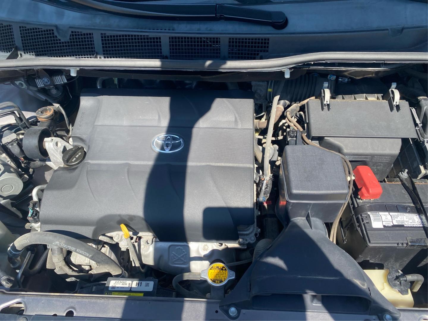 2015 GRAY TOYOTA SIENNA SPORT (5TDXK3DC0FS) with an 3.5L engine, Automatic transmission, located at 908 SE 14th Street, Des Moines, IA, 50317, (515) 281-0330, 41.580303, -93.597046- Photo#10