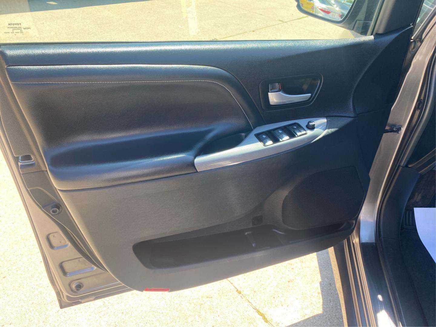 2015 GRAY TOYOTA SIENNA SPORT (5TDXK3DC0FS) with an 3.5L engine, Automatic transmission, located at 908 SE 14th Street, Des Moines, IA, 50317, (515) 281-0330, 41.580303, -93.597046- Photo#19