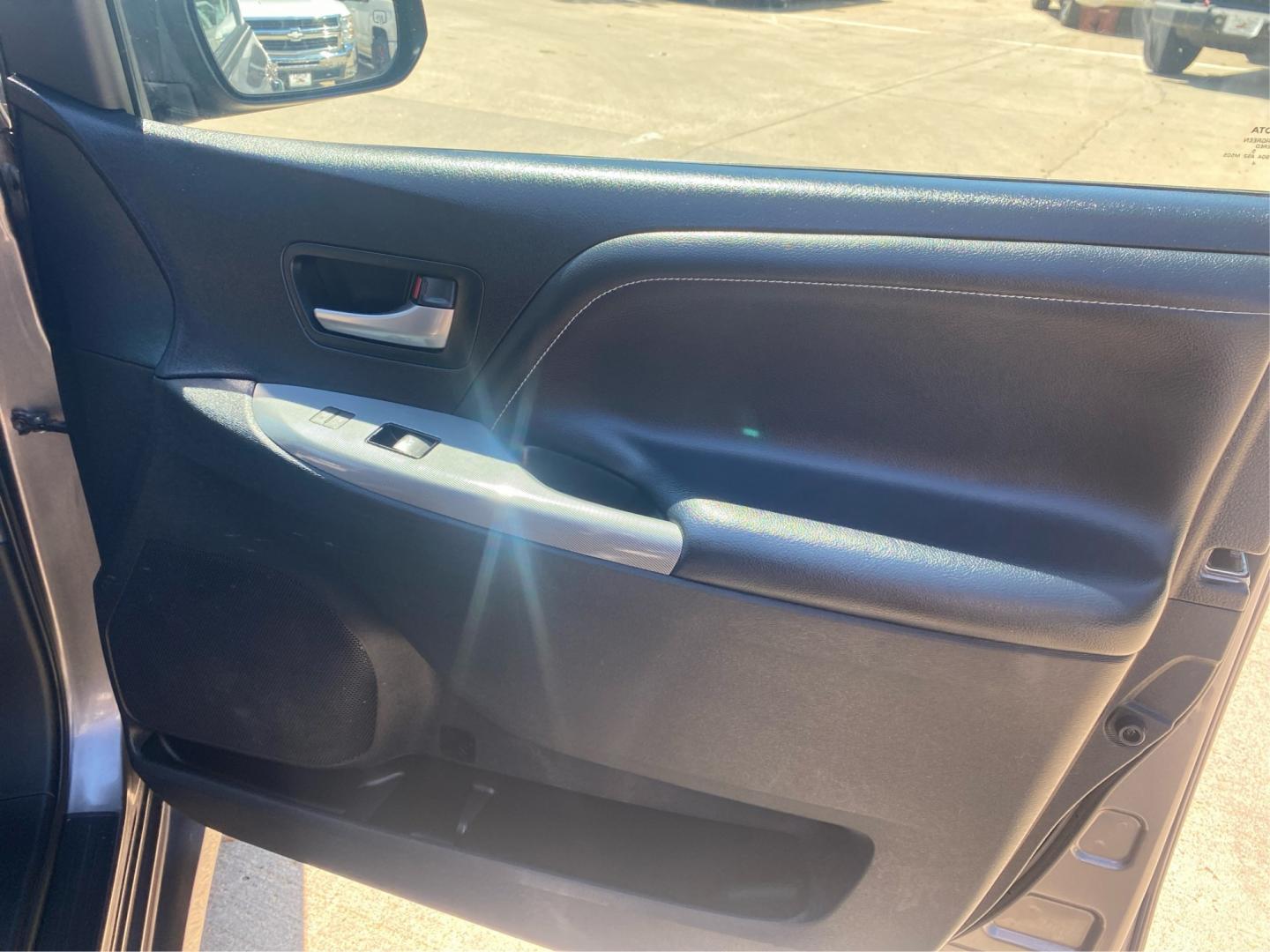 2015 GRAY TOYOTA SIENNA SPORT (5TDXK3DC0FS) with an 3.5L engine, Automatic transmission, located at 908 SE 14th Street, Des Moines, IA, 50317, (515) 281-0330, 41.580303, -93.597046- Photo#20