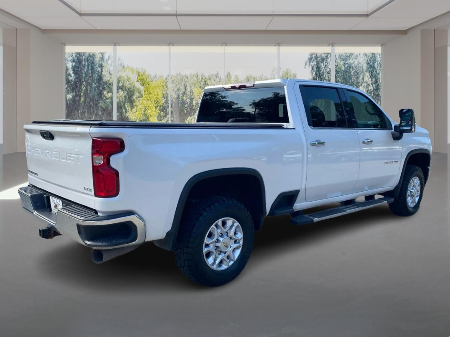 2022 WHITE CHEVROLET SILVERADO 2500 HEAVY DUTY LTZ (1GC4YPEYXNF) with an 6.6L engine, Automatic transmission, located at 908 SE 14th Street, Des Moines, IA, 50317, (515) 281-0330, 41.580303, -93.597046- Photo#2
