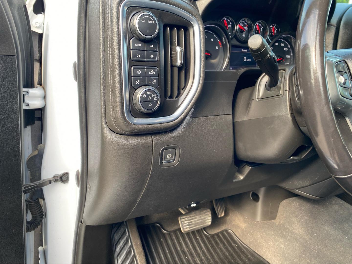 2022 WHITE CHEVROLET SILVERADO 2500 HEAVY DUTY LTZ (1GC4YPEYXNF) with an 6.6L engine, Automatic transmission, located at 908 SE 14th Street, Des Moines, IA, 50317, (515) 281-0330, 41.580303, -93.597046- Photo#17