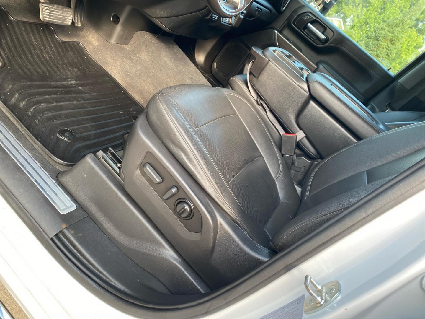 2022 WHITE CHEVROLET SILVERADO 2500 HEAVY DUTY LTZ (1GC4YPEYXNF) with an 6.6L engine, Automatic transmission, located at 908 SE 14th Street, Des Moines, IA, 50317, (515) 281-0330, 41.580303, -93.597046- Photo#18