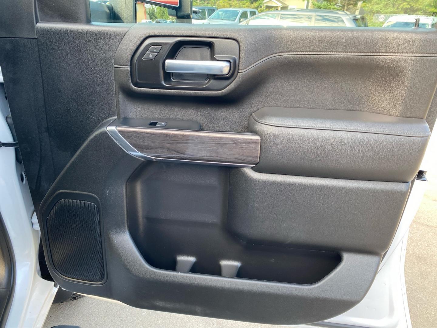 2022 WHITE CHEVROLET SILVERADO 2500 HEAVY DUTY LTZ (1GC4YPEYXNF) with an 6.6L engine, Automatic transmission, located at 908 SE 14th Street, Des Moines, IA, 50317, (515) 281-0330, 41.580303, -93.597046- Photo#20