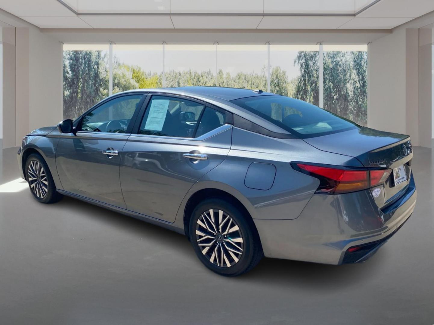 2023 GRAY NISSAN ALTIMA SV (1N4BL4DW4PN) with an 2.5L engine, Continuously Variable transmission, located at 908 SE 14th Street, Des Moines, IA, 50317, (515) 281-0330, 41.580303, -93.597046- Photo#4