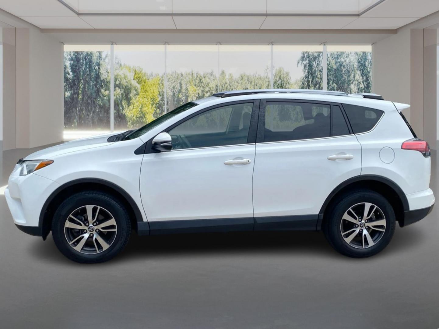 2018 WHITE TOYOTA RAV4 ADVENTURE (JTMRFREV4JJ) with an 2.5L engine, Automatic transmission, located at 908 SE 14th Street, Des Moines, IA, 50317, (515) 281-0330, 41.580303, -93.597046- Photo#5