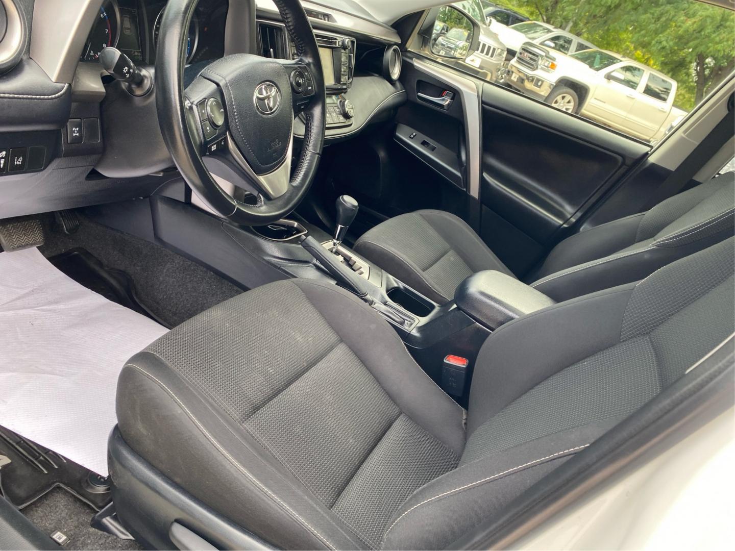 2018 WHITE TOYOTA RAV4 ADVENTURE (JTMRFREV4JJ) with an 2.5L engine, Automatic transmission, located at 908 SE 14th Street, Des Moines, IA, 50317, (515) 281-0330, 41.580303, -93.597046- Photo#8
