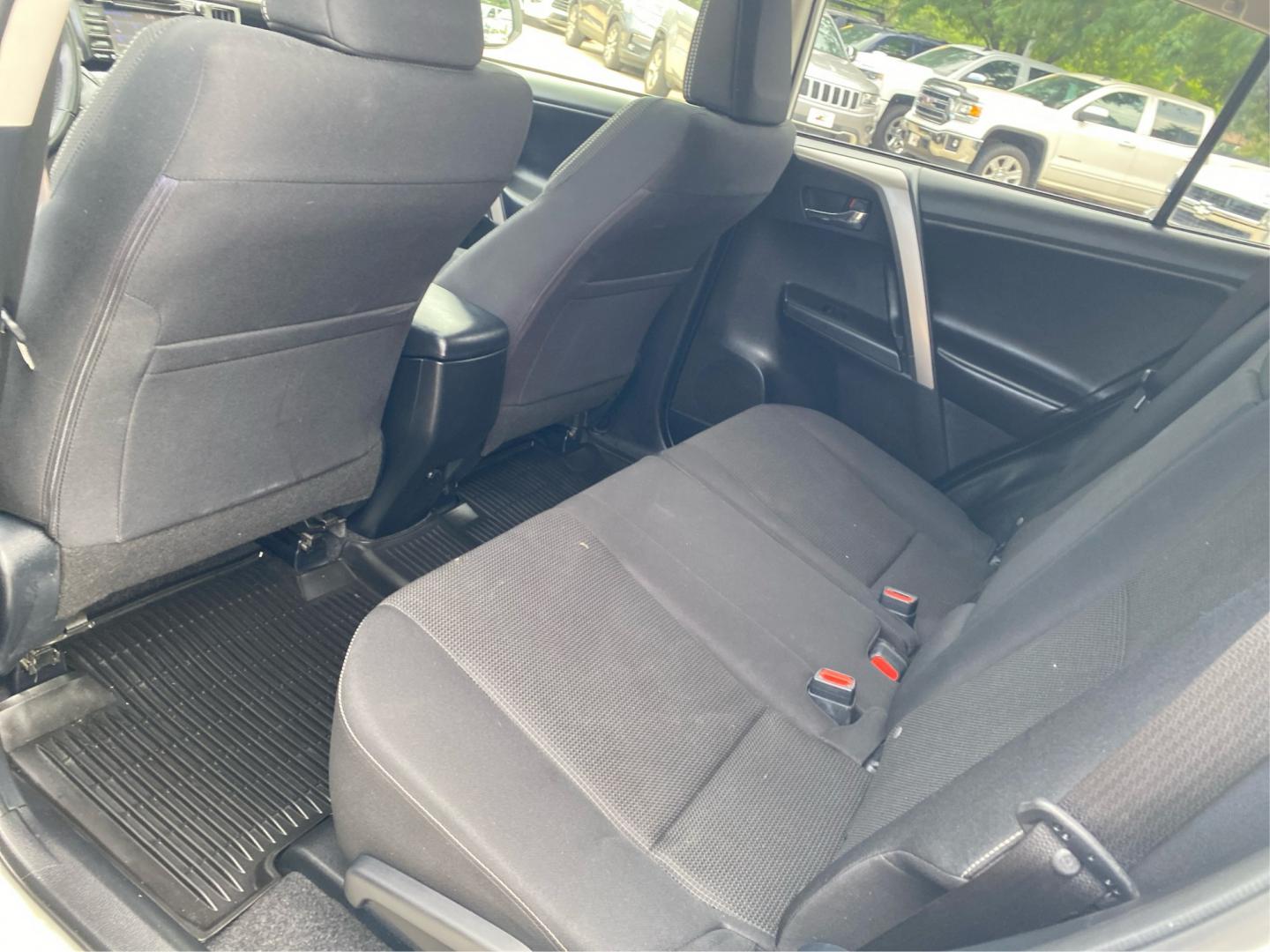 2018 WHITE TOYOTA RAV4 ADVENTURE (JTMRFREV4JJ) with an 2.5L engine, Automatic transmission, located at 908 SE 14th Street, Des Moines, IA, 50317, (515) 281-0330, 41.580303, -93.597046- Photo#9