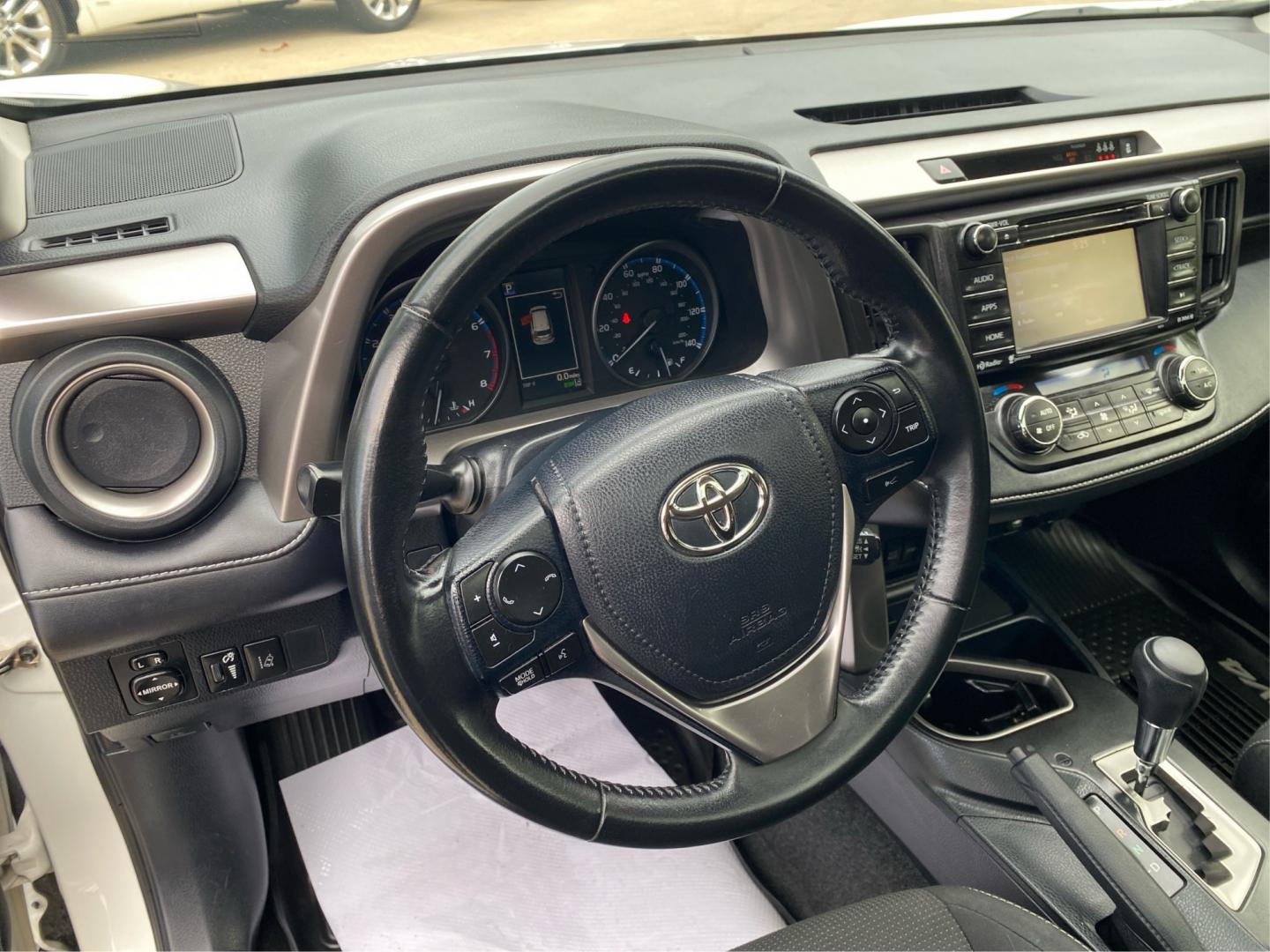 2018 WHITE TOYOTA RAV4 ADVENTURE (JTMRFREV4JJ) with an 2.5L engine, Automatic transmission, located at 908 SE 14th Street, Des Moines, IA, 50317, (515) 281-0330, 41.580303, -93.597046- Photo#16