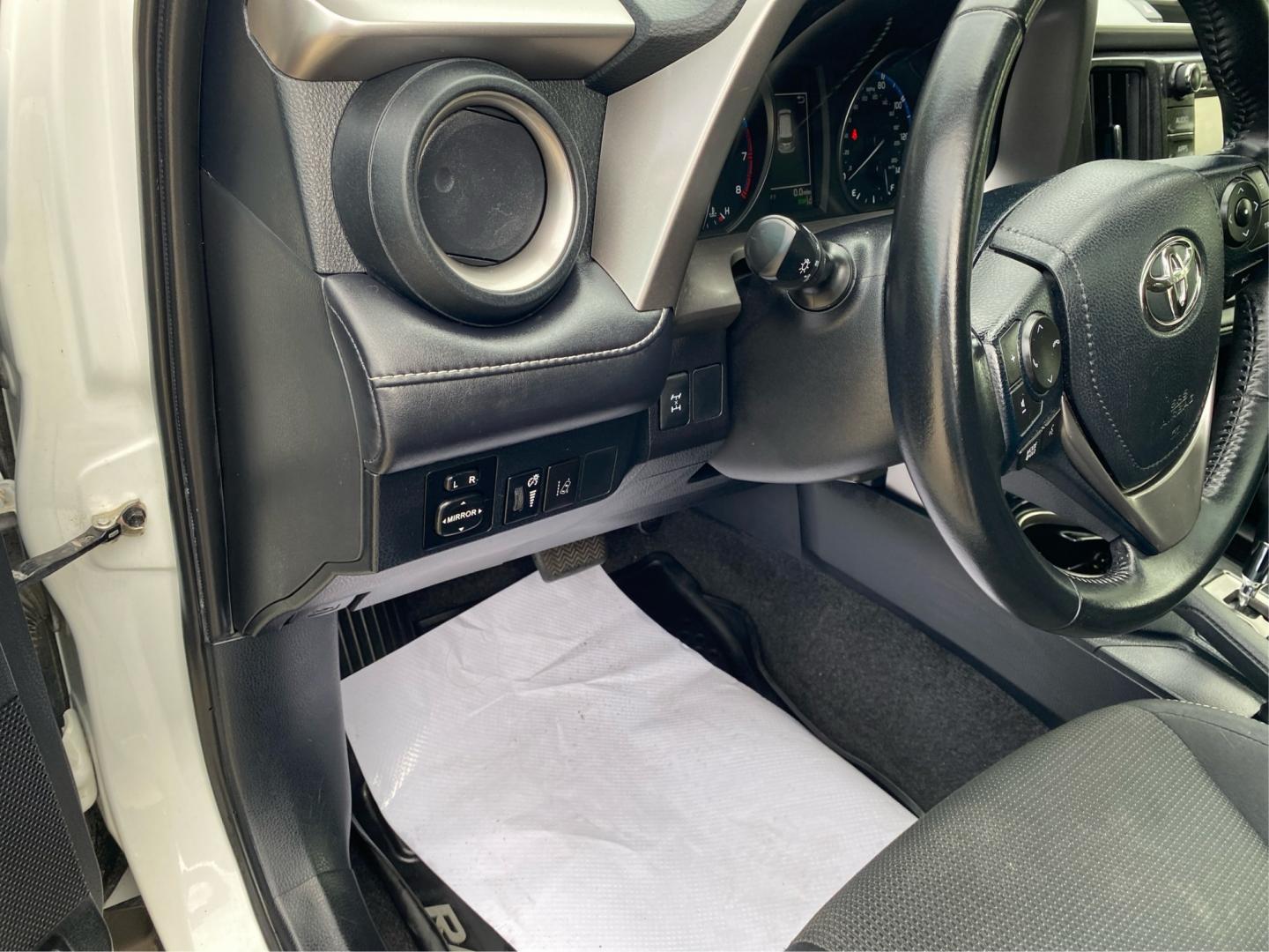 2018 WHITE TOYOTA RAV4 ADVENTURE (JTMRFREV4JJ) with an 2.5L engine, Automatic transmission, located at 908 SE 14th Street, Des Moines, IA, 50317, (515) 281-0330, 41.580303, -93.597046- Photo#17