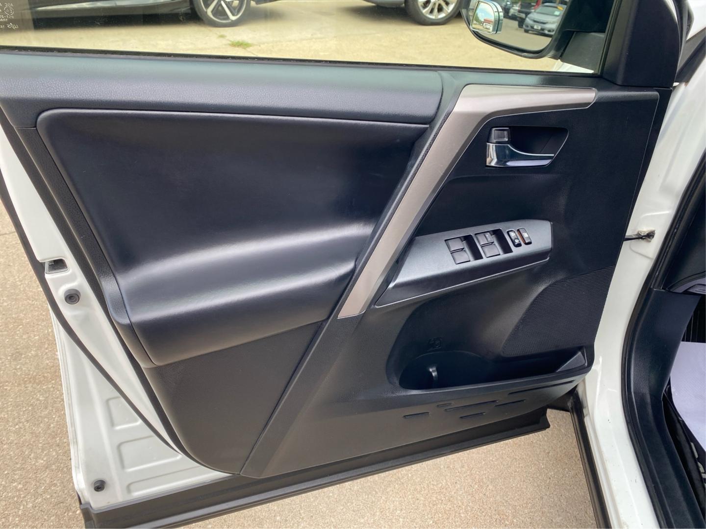 2018 WHITE TOYOTA RAV4 ADVENTURE (JTMRFREV4JJ) with an 2.5L engine, Automatic transmission, located at 908 SE 14th Street, Des Moines, IA, 50317, (515) 281-0330, 41.580303, -93.597046- Photo#19