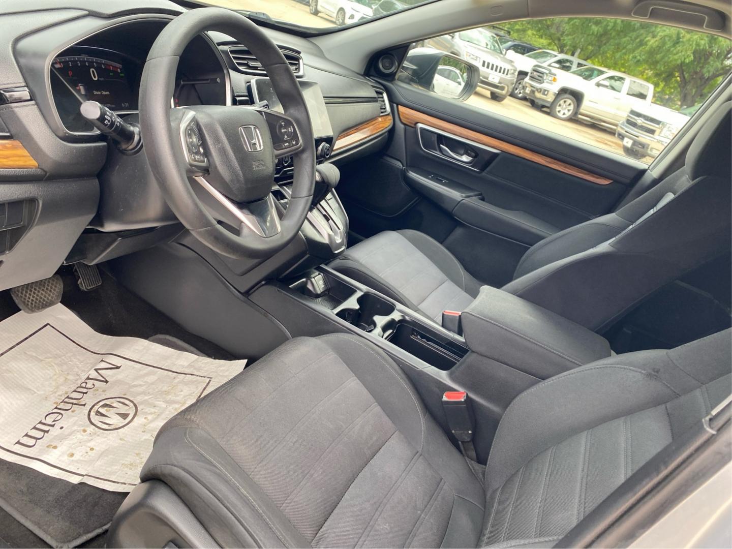 2018 SILVER HONDA CR-V EX (2HKRW2H54JH) with an 1.5L engine, Continuously Variable transmission, located at 908 SE 14th Street, Des Moines, IA, 50317, (515) 281-0330, 41.580303, -93.597046- Photo#8