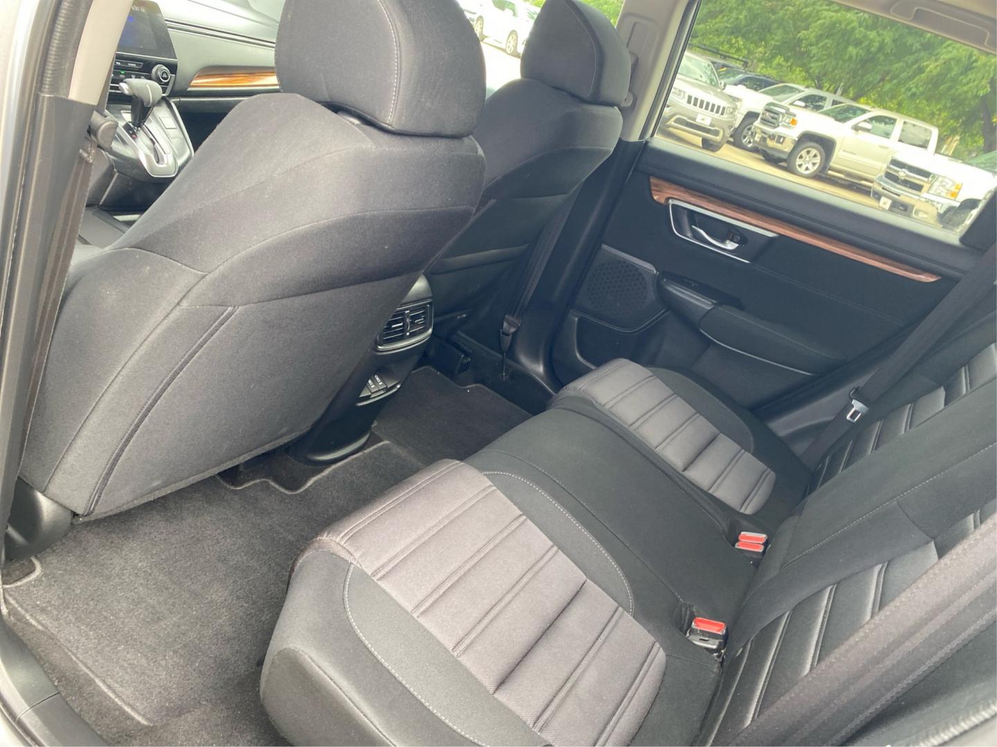 2018 SILVER HONDA CR-V EX (2HKRW2H54JH) with an 1.5L engine, Continuously Variable transmission, located at 908 SE 14th Street, Des Moines, IA, 50317, (515) 281-0330, 41.580303, -93.597046- Photo#9