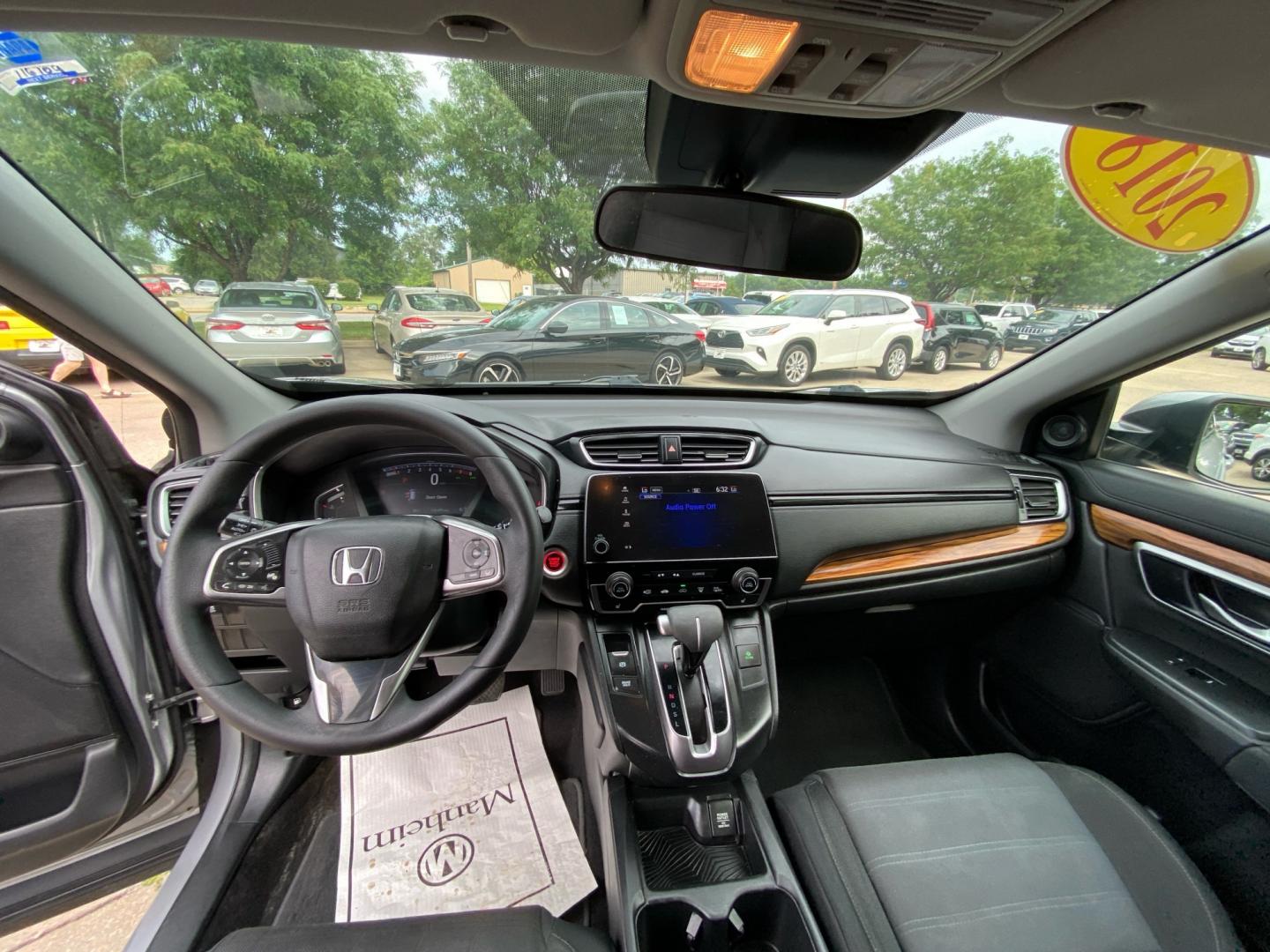 2018 SILVER HONDA CR-V EX (2HKRW2H54JH) with an 1.5L engine, Continuously Variable transmission, located at 908 SE 14th Street, Des Moines, IA, 50317, (515) 281-0330, 41.580303, -93.597046- Photo#21