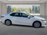 2018 WHITE TOYOTA CAMRY L (4T1B11HK8JU) with an 2.5L engine, Automatic transmission, located at 908 SE 14th Street, Des Moines, IA, 50317, (515) 281-0330, 41.580303, -93.597046- Photo#1