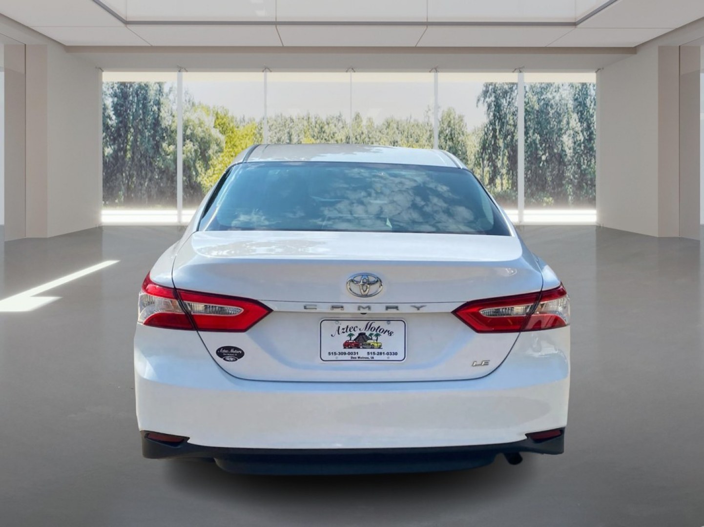 2018 WHITE TOYOTA CAMRY L (4T1B11HK8JU) with an 2.5L engine, Automatic transmission, located at 908 SE 14th Street, Des Moines, IA, 50317, (515) 281-0330, 41.580303, -93.597046- Photo#3