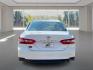 2018 WHITE TOYOTA CAMRY L (4T1B11HK8JU) with an 2.5L engine, Automatic transmission, located at 908 SE 14th Street, Des Moines, IA, 50317, (515) 281-0330, 41.580303, -93.597046- Photo#3