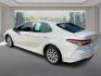 2018 WHITE TOYOTA CAMRY L (4T1B11HK8JU) with an 2.5L engine, Automatic transmission, located at 908 SE 14th Street, Des Moines, IA, 50317, (515) 281-0330, 41.580303, -93.597046- Photo#4