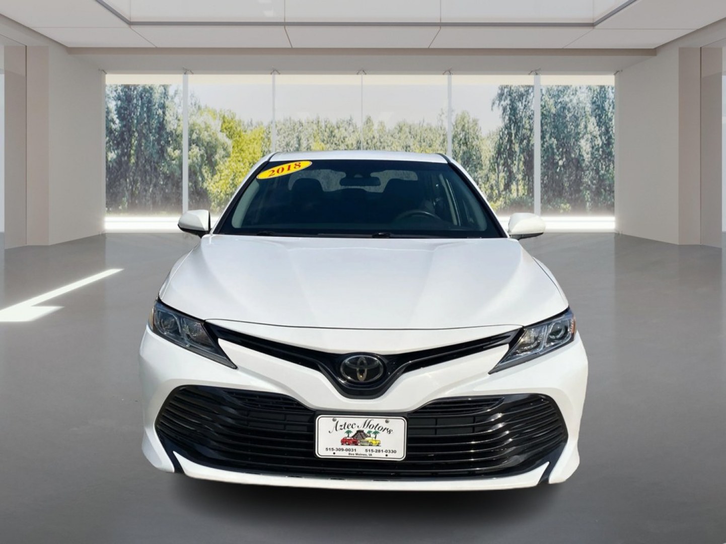2018 WHITE TOYOTA CAMRY L (4T1B11HK8JU) with an 2.5L engine, Automatic transmission, located at 908 SE 14th Street, Des Moines, IA, 50317, (515) 281-0330, 41.580303, -93.597046- Photo#6