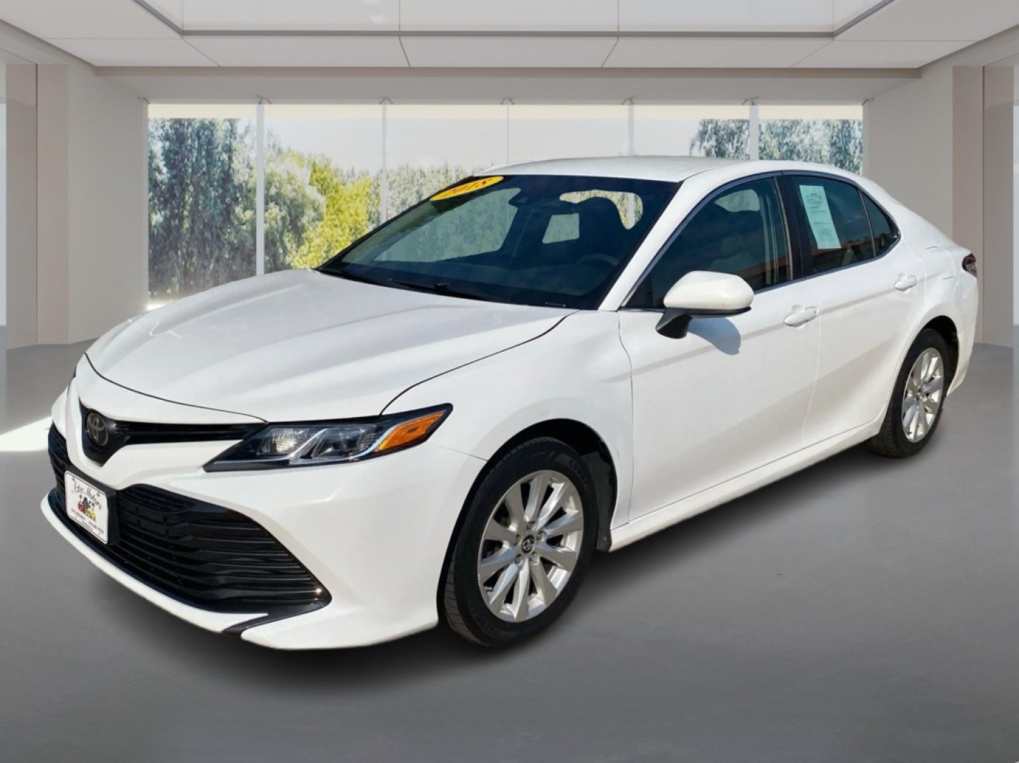 2018 WHITE TOYOTA CAMRY L (4T1B11HK8JU) with an 2.5L engine, Automatic transmission, located at 908 SE 14th Street, Des Moines, IA, 50317, (515) 281-0330, 41.580303, -93.597046- Photo#7